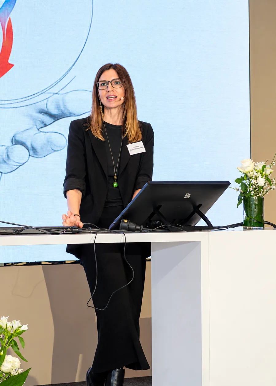 La Dott.ssa Silvia Fontana come relatrice durante un congresso
